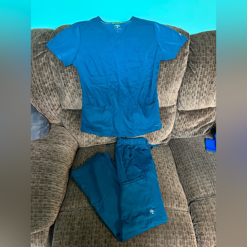 All heart scrub set